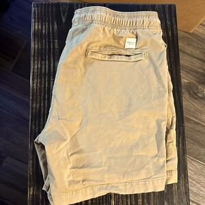 American eagle men’s shorts khaki size medium